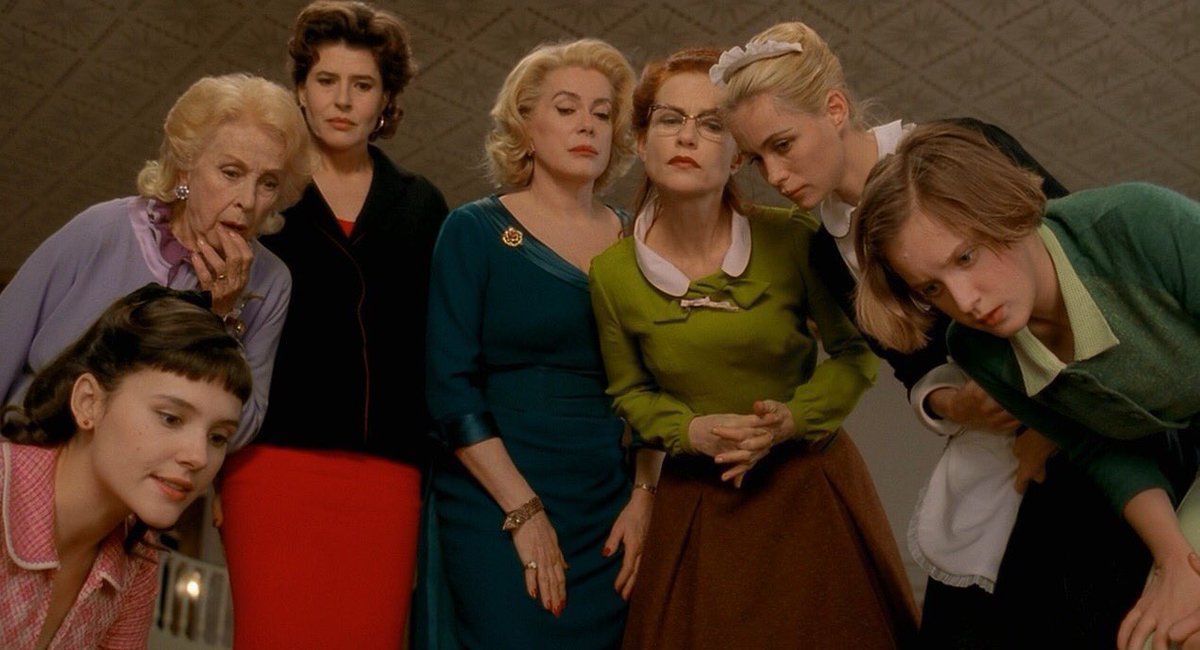 Sopheniequeen's tweet photo. 8 femmes (2002) - ฆาตกรรมหรรษา... ใครฆ่าคุณผู้ชาย แนว wodunit ให้ความรู้สึกเหมือนดู knives out เลย เพิ่มเติมด้วย musical ใครจะไปคาดคิดว่าหนังสืบสวนจะผสมผสานกับหนังเพลงมิวสิคัลได้ ซึ่งมันไปสุดมาก ค่อย ๆ เผยข้อมูลให้เราทึ่ง จนสุดท้ายเอาเราอยู่หมัดเลย สนุกมากๆๆ #movietwit https://t.co/hApj6vefg0
