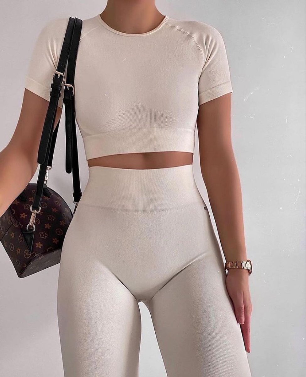 Oh Polly tweet media