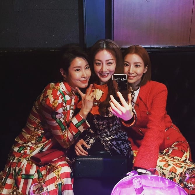 milfs in threes tho it's mostly the neighbors in sky castle