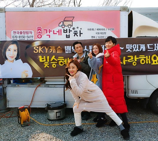 milfs in threes tho it's mostly the neighbors in sky castle