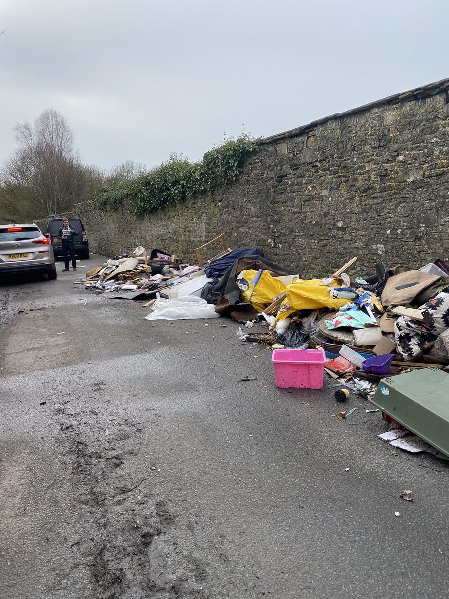 jackgunningham's tweet photo. @BristolCouncil @ASPolice @EnvAgency @EnvAgencySW UPDATE: This is now becoming an accessibility issue, with yet another truck load dumped off. Have also found a name within the rubbish! (@BrislingtonFC @BrislingtonCC) https://t.co/NEhMU078Ye