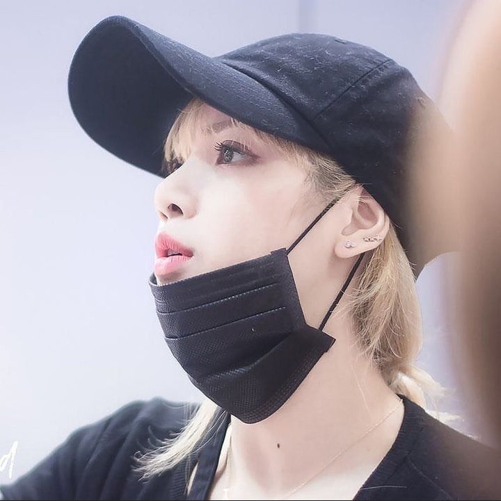 Sialan luh yang hate lisa kurang kerjaan atau kurang kasih sayang.
#LoveForOurLisa