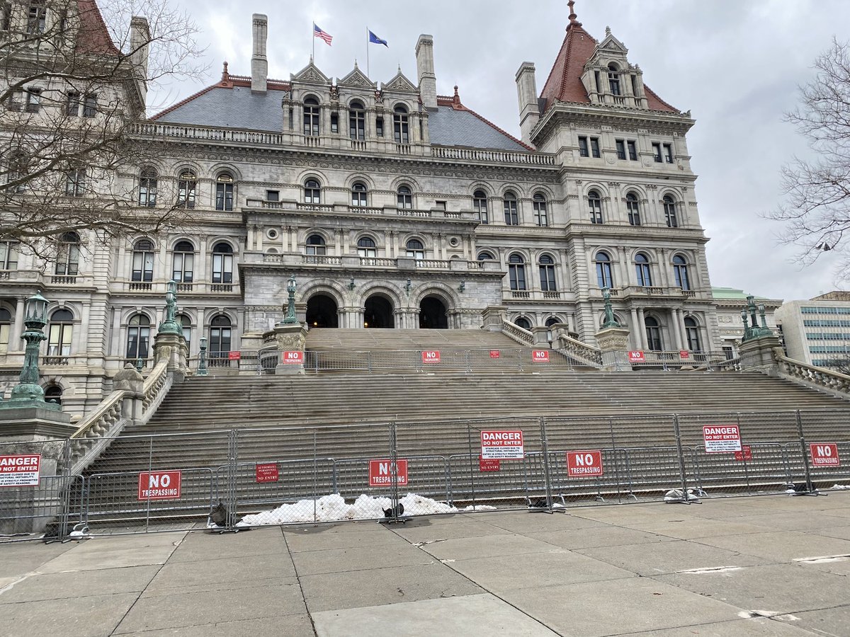 TVJacksonWang's tweet photo. Good morning from the State Capitol. Barriers have been set up here on these steps and on State Street. Local police, state police, and sheriff’s deputies are here for any potential protests today. So far, law enforcement officials say there have been no credible threats. https://t.co/euEDFK6ahb