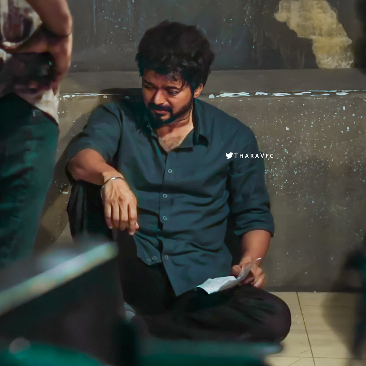 tharavfc's tweet photo. #JD 🙁
#ThalapathyVijay #Vaathi #PonapogattumSong #tamilcinema #tharavfc #Thara_Vfc #Master #HD
#MasterBTS
@actorvijay @Dir_Lokesh https://t.co/Pm9KyfWMcu