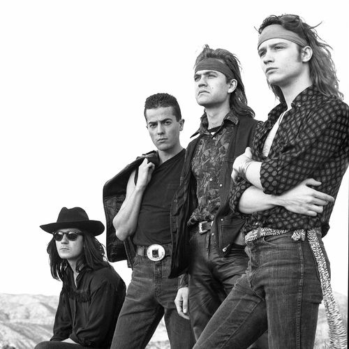 HdS__Oficial's tweet photo. Enrique, Juan, Pedro y Joaquín en una fotografía realizada en 1990 para el nuevo álbum "Senderos de Traicion"
Finalmente para el disco se decidió elegir otra imagen con el grupo mirando al frente.
#HeroesdelSilencio #PedroAndreu #JuanValdivia #EnriqueBunbury #JoaquinCardiel https://t.co/2FTzraEe4P