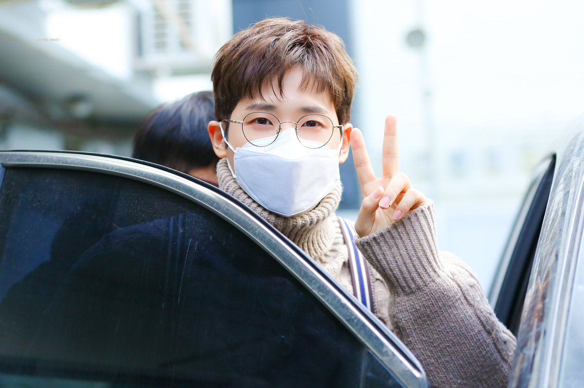 B1A4net's tweet photo. 210117 대한민국 대표 곰돌깅🐻🐻‍❄️ #신우 #B1A4 #비원에이포 https://t.co/ws7Co13ISL