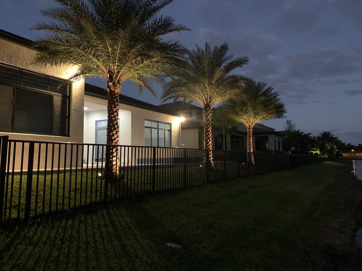 evergreencorner's tweet photo. Low voltage Landscape lighting installed, #landscapelighting #landscaping #hardscaping #syntheticturf #evergreentech https://t.co/zh7o1zepak