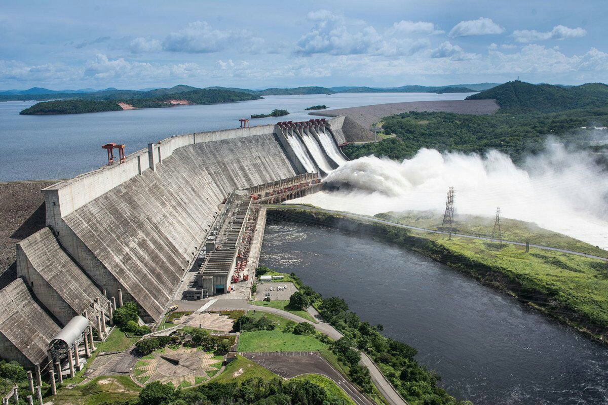 La Represa del Guri, en el río Caroní, es el mayor embalse de Venezuela. Concebido en 1947, fue el florón del desarrollo industrial de una Venezuela pujante. Se empezó en 1963 y se terminó parcialmente en 1968. Pero su gigantesco lago iba a afectar a la fauna local.
