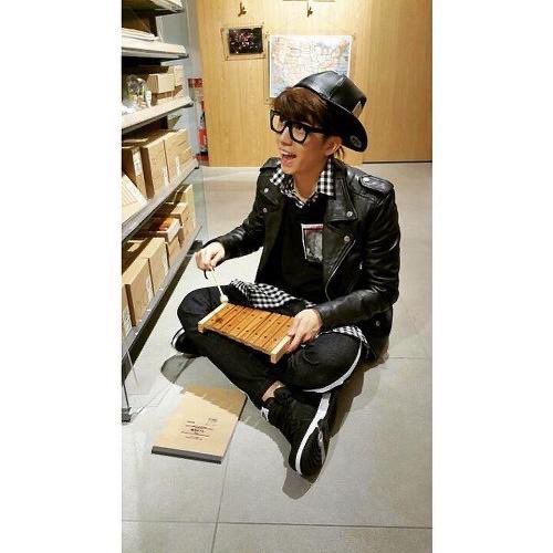 🗓 2015.3.8

📝 

실로폰 앞에서 
주저 앉고 말았다..

ㅋㅋㅋㅋㅋㅋㅋㅋㅋㅋ

#2PM 
#투피엠
#장우영
#우영 
#ウヨン
#WOOYOUNG 
#WOOSTARGRAM #YOUNGBOYSTARGRAM