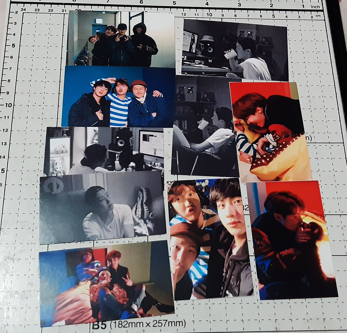 MusicLoja_'s tweet photo. Pessoal, estamos fechando a loja, como ainda temos muita coisa no estoque, decidirmos que iremo DOAR esse kits
Para os interessados nos chame via DM. O kit é uma mixtape hope world fanmate. Unica coisa se será cobrado é o valor do Frete para o envio dos kits. https://t.co/mrBh6eKvbQ