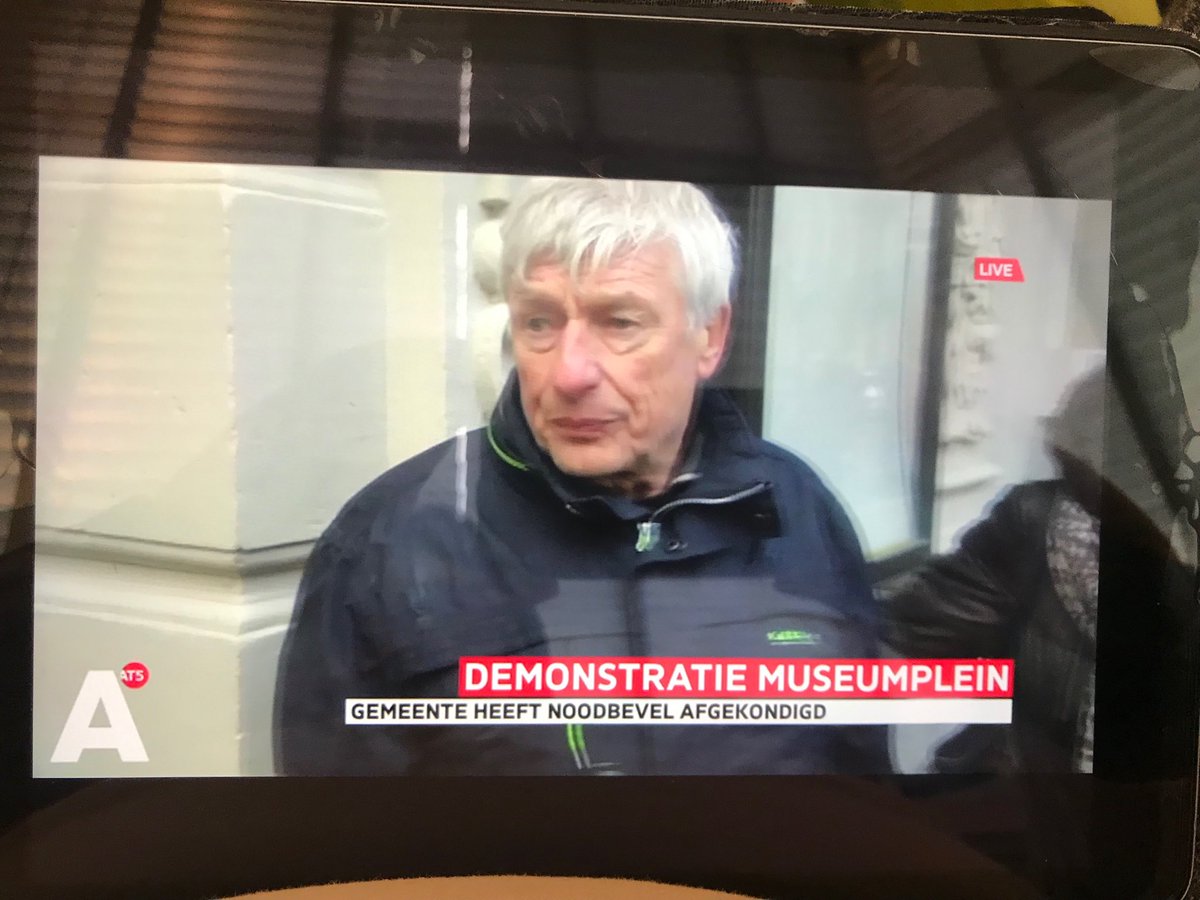 Wie is dit ? “Ik ben verdomme arts en er worden hier mensen vermoord met vaccins “ en “ik schrijf duizenden ontheffingen voor mondkapjes” en “in maart hadden we Corona. Nu niet. De artsen faken alles. Er ligt niemand op IC ..  ⁦<a href="/IGJnl/">Inspectie Gezondheidszorg en Jeugd</a>⁩ #walgelijk