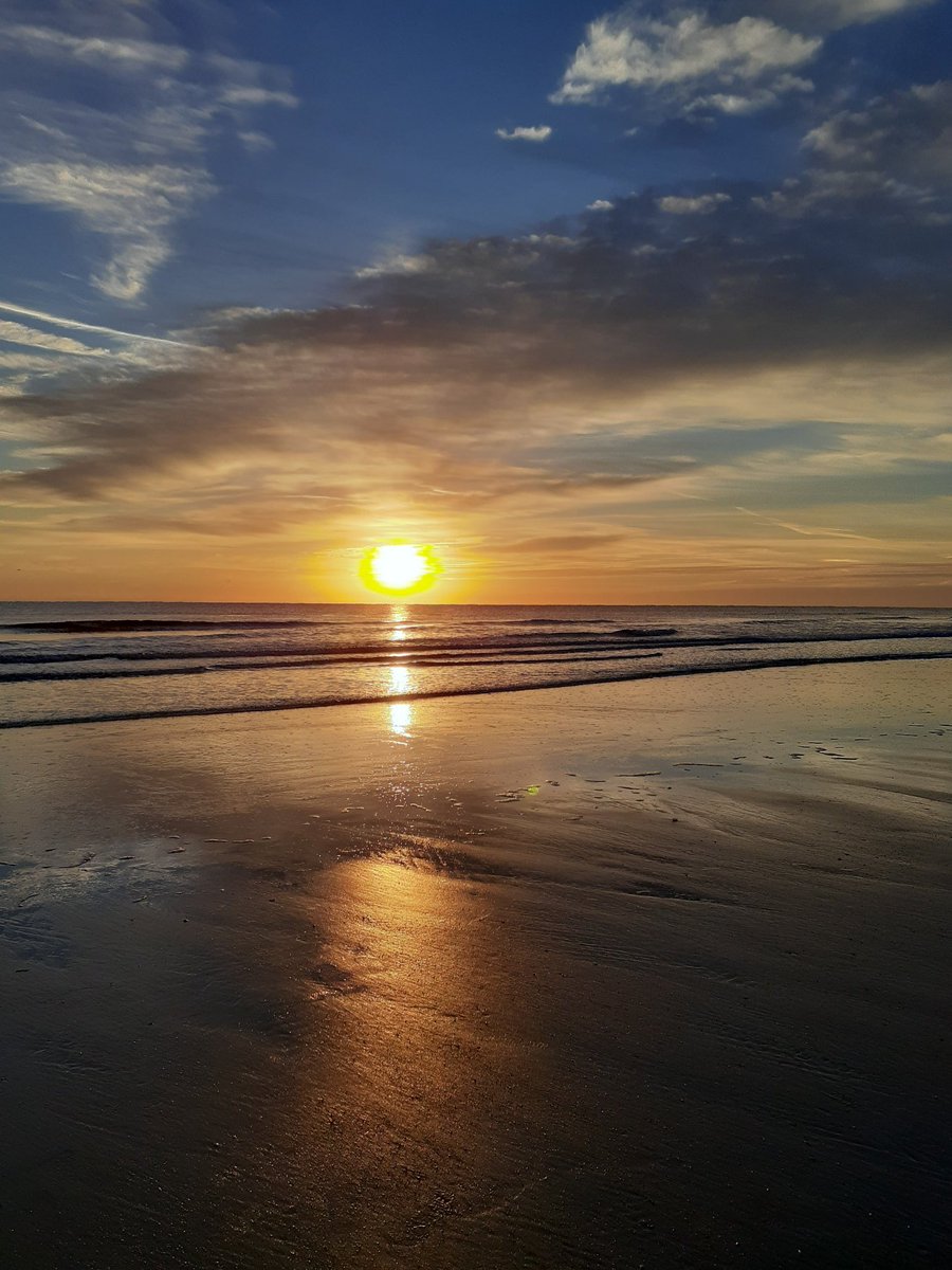 AngelaBrentHar1's tweet photo. Vanlife @matanzasinlet π§π§ββοΈπππππ ππ¬ #sunrise #beach #SundayMorning @ShareALittleSun
@born_saltwater @AuthenticFL
@LuxTravelHotels @VerasolBeachCo @AuthenticFL #serenity #enjoyingthesimplethings
#LifeIsABlessing #vanlife #vanning
#ourvanlife https://t.co/PR9hk52ilU