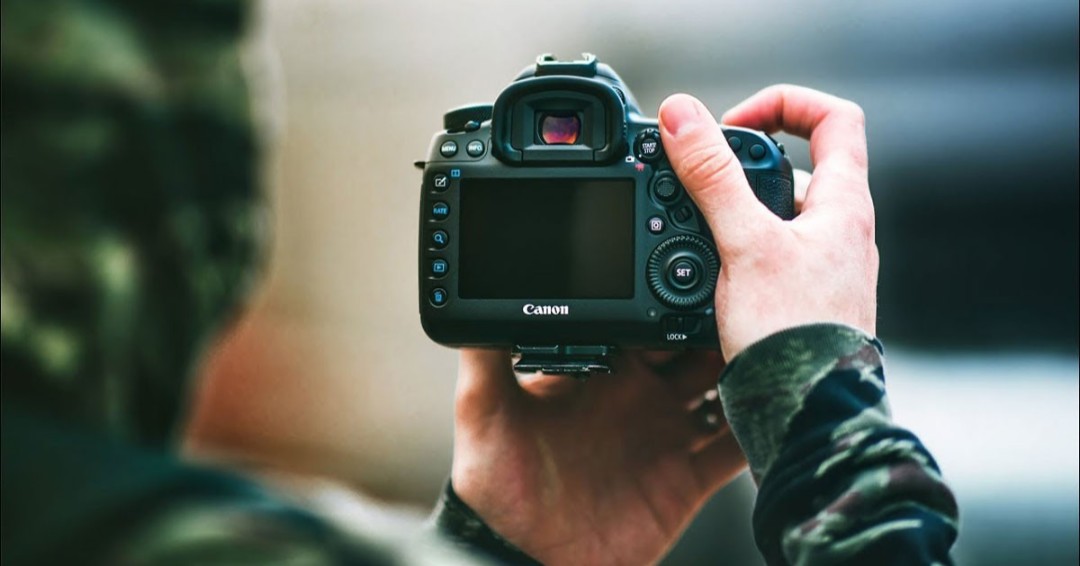 StudentLifeBU's tweet image. Stay Home Sunday!
Grab your camera and show your creativity through a photoshoot with family and friends! Post your photos and tag us!
#StayHomeSunday#SaferAtHome#Wildcats#FlattenTheCurve