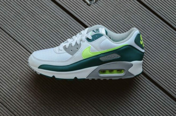 air max 90 kicks on fire