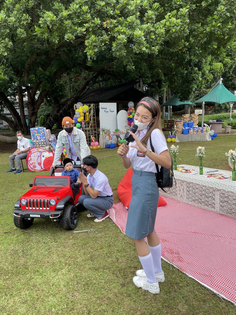 risa_saraswati's tweet photo. Yang ini masih pantes banget jadi anak SMA :( https://t.co/4esCGT4tBu