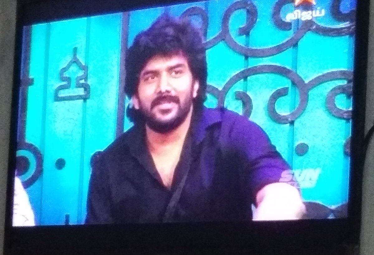 ActorKavin_FC's tweet photo. Antha red door blue door ah mardichi 😍 

#BBKingKavinArrival #kavin 
#Lift @Kavin_m_0431 https://t.co/2JkD1i5FpJ