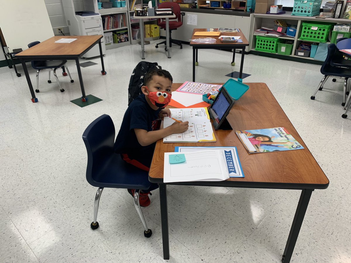 ElizabethKrus18's tweet photo. Day 1: I’ve been nominated by @BethThake Everyday I will post a picture from a day in the life of an educator. Post with no explanation and nominate someone else to take the challenge. That's 7 days, 7 pictures, and 7 nominations. Today, I nominate @elba_mitoraj https://t.co/RcioWuMc81