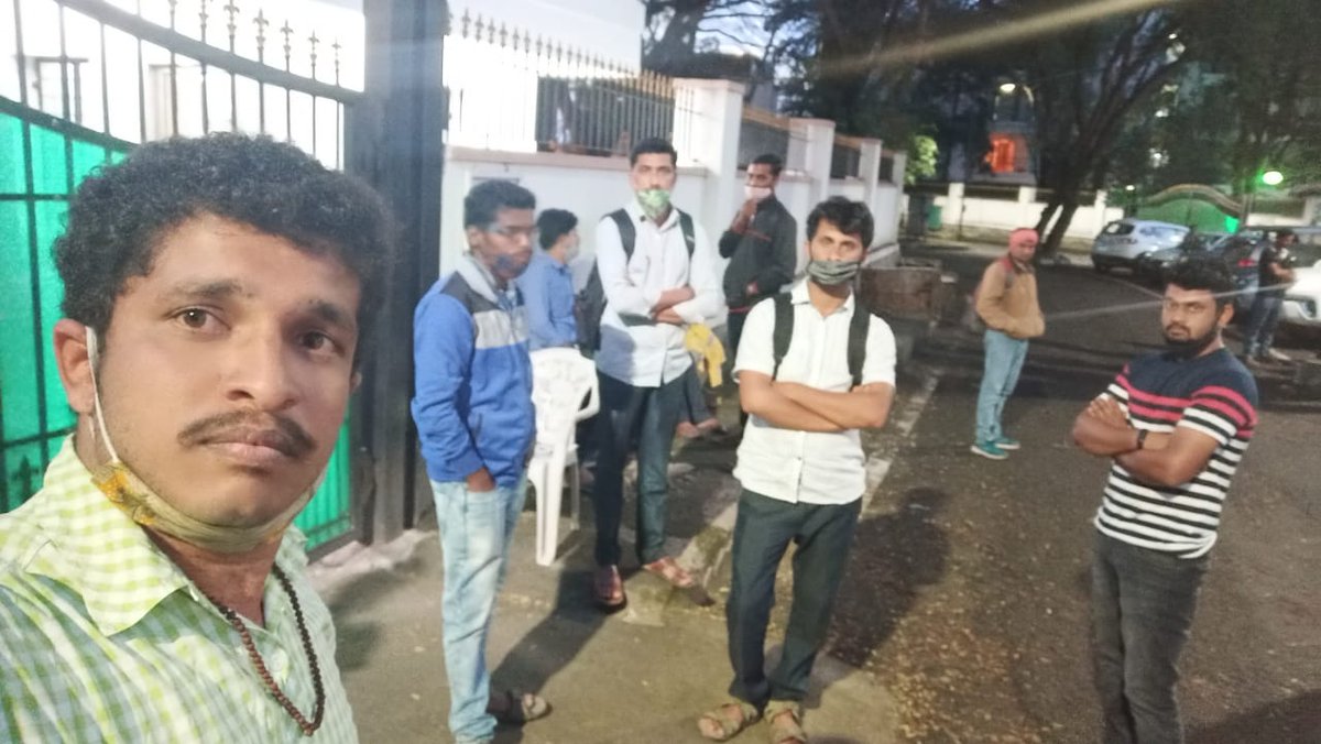 karthikdctr's tweet photo. #FDASDA2017
@BSYBJP @Tejasvi_Surya @mla_sudhakar
ಸ್ವಾಮಿ ವಿವೇಕಾನಂದರ ಹೆಸರು ಹೇಳಿಕೊಂಡು ಅಧಿಕಾರಕ್ಕೆ ಬರ್ತಿರಿ ಆದರೆ ಅವರ ಹಸಿದವರಿಗೆ ಅನ್ನ ನೀಡದ ವೇದಾಂತ ಭೋದಿಸುವುದು ತಪ್ಪು ಎಂಬ್ ಅವರ ತತ್ವ ನೆ ಕಡೆಗಣಿಸಿ ನಮ್ಮ ಉಪವಾಸ ಕೆಡುವಿದಿರಲ್ಲ
ಇದ್ನೆ ಹೇಳದು ವ್ಯಂಗ್ಯ ಅಂತ https://t.co/7NUU0etnkd