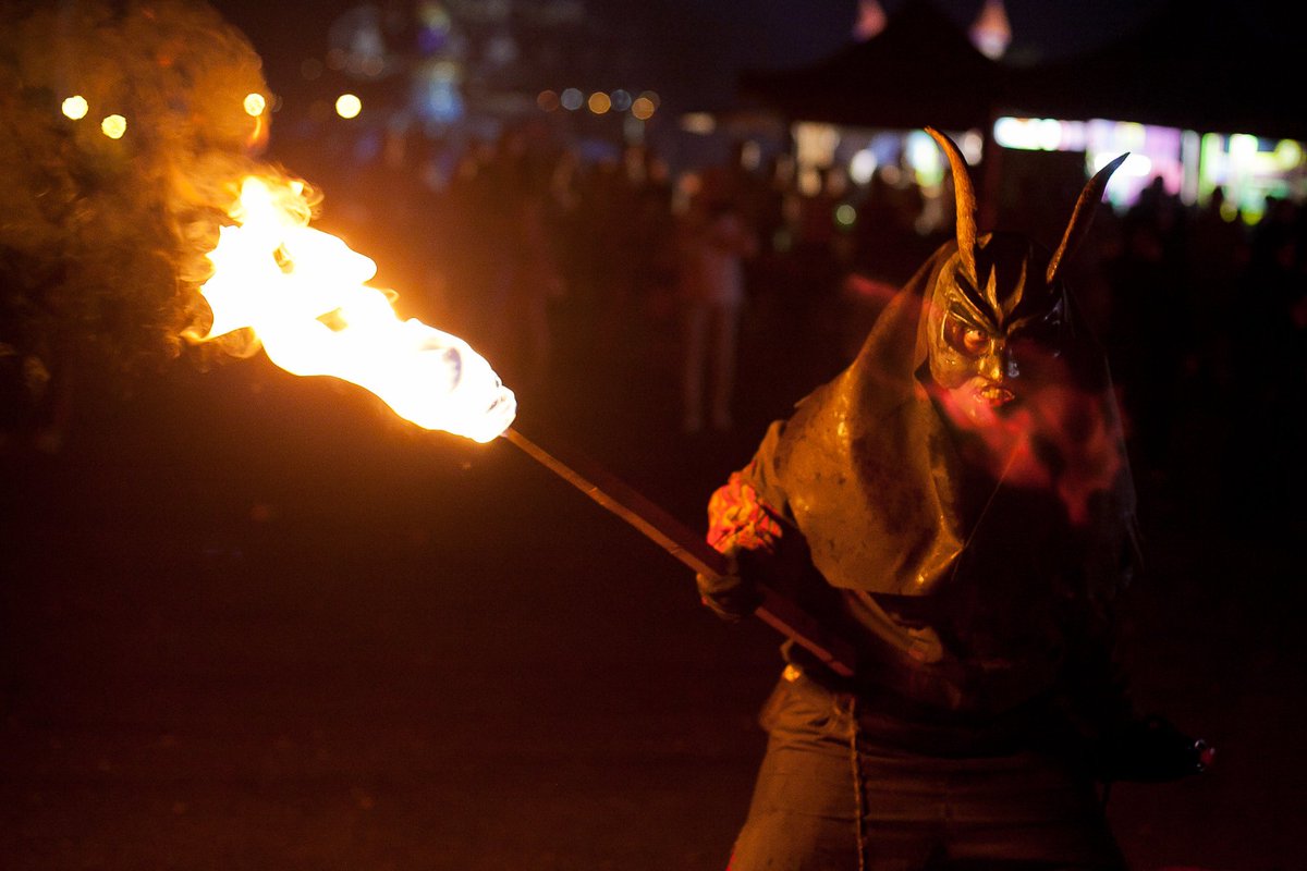 Know what this scary looking dude is? A dimoni... big part of many #Mallorcan fiestas, and sadly missing this weekend... Looking forward to this intense, firework and flame filled terror fest again! Listen to our new episode as we chat about local fiestas.