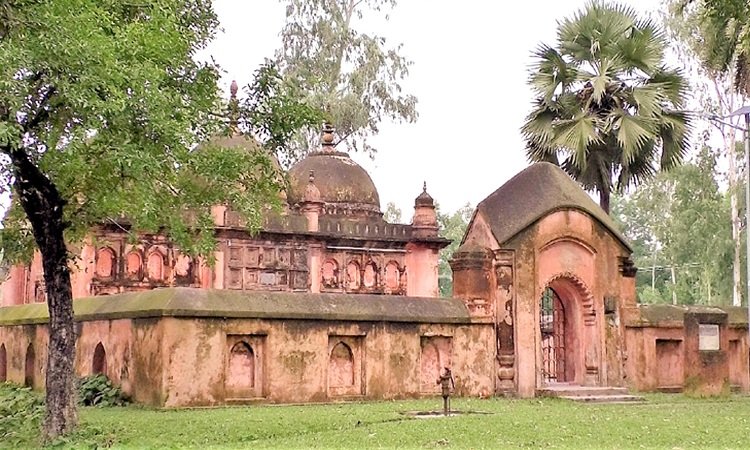 RenownedBD's tweet photo. রংপুর মিঠাপুকুর উপজেলায় অবস্থিত ২১৮ বছর পুরনো তিন কাতার মসজিদ।#Travel #photography #PhotoOfTheDay https://t.co/8aWO1RxqyW