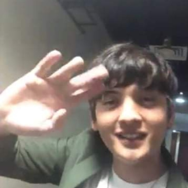 ProudkaySeth's tweet photo. Good night guys.. Ang LABO ng kuha. Pero ang LINAW ng PAGMAMAHAL nya sa mga fans nya. Kaway sya ng kaway sa mga virtual audience. Tiyak MISS na nya tayo. Panigurado!#AsapTaping #ASAPOPM 

@imsethfedelin

ctto: @TeamSethDrea
@BrillantsOFC @SETHstersOFC https://t.co/RZttiY5698