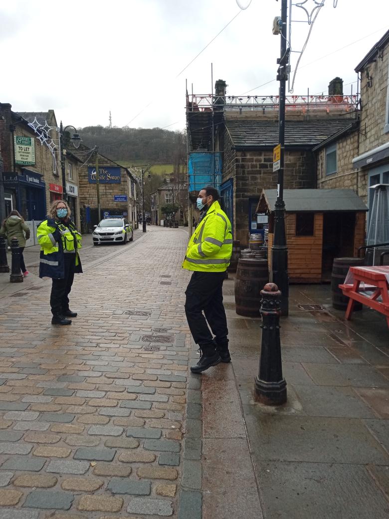 CMBC_CPT's tweet photo. Community protection team patrolling Hebden Bridge very busy...........STAY HOME STAY SAFE
@CMBC_CSRT 
@Calderdale 
@Suewarden306 
@CSW_317 
@cswkirsten322 
@WYP_BenDoughty 
@WYP_Halifax https://t.co/GtEr0MGEHp