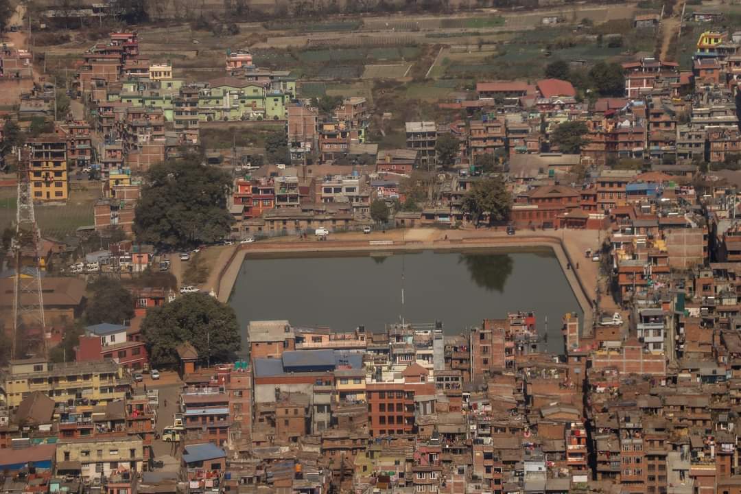 aloktuladhar's tweet photo. Aerial view of Kamalpokhari, Bhaktapur.

Kathmandu needs to learn a thing or two from neighboring Bhaktapur, especially about conservation of historic spaces.

Photo: Mhr Man Rroozzaann

Source: The Newars Facebook page https://t.co/TUeyM3mJqb