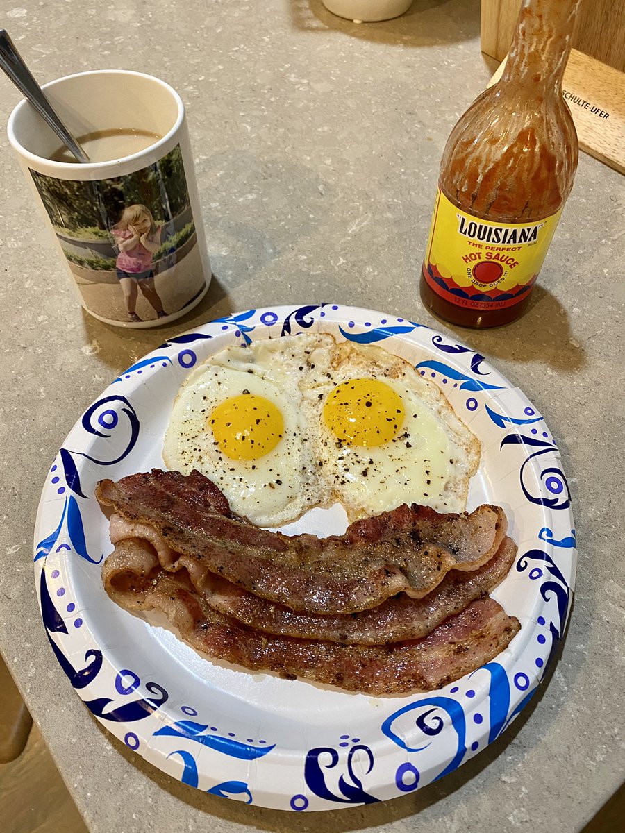 Gonzo_mlb_55's tweet photo. Breakfast. Wish I wasn’t out of @ClaudesBBQ hot sauce! https://t.co/steTm0IALa