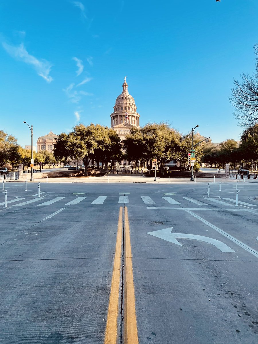 MarkieMartin's tweet photo. Day Two of #CapitolWatch: Another beautiful and quiet morning in Austin, TX. https://t.co/wj73UP3YMh