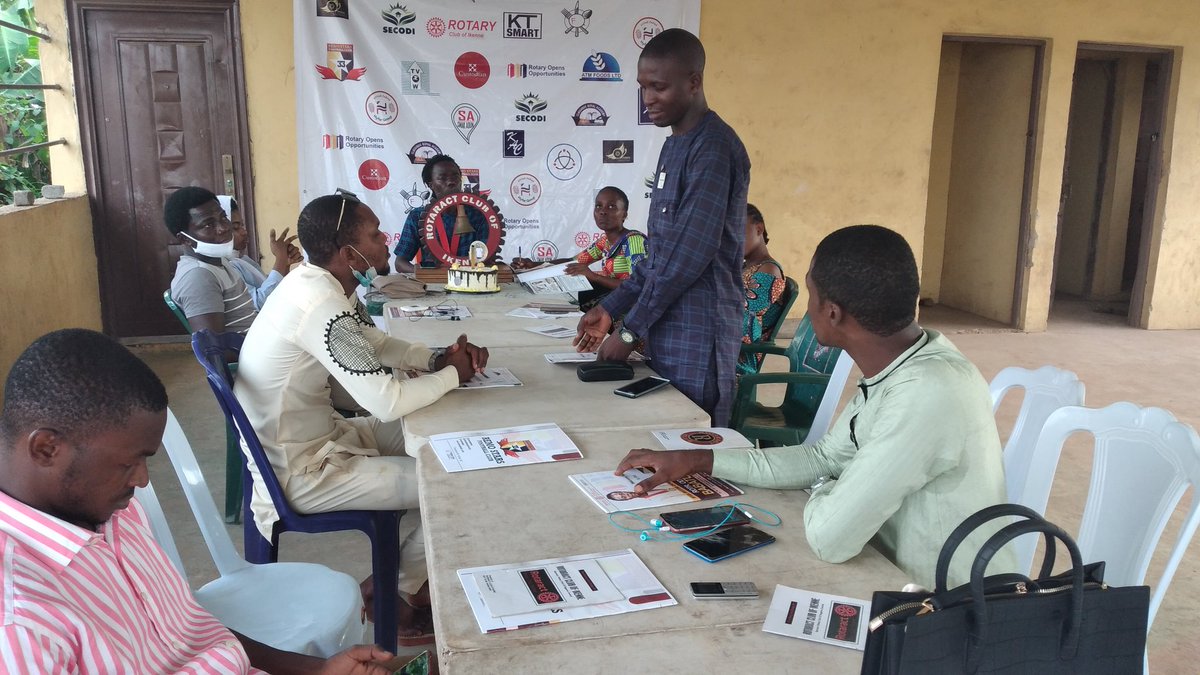 Rotaractikenne's tweet photo. Present at our meeting a fellow Rotaractor Rtr. Babatunde Abiodun from District 9141.

#rotaractikenne
#RotaractDistrict9110
#Rotary
#Rotaryinternational https://t.co/uUdnYiHcPo