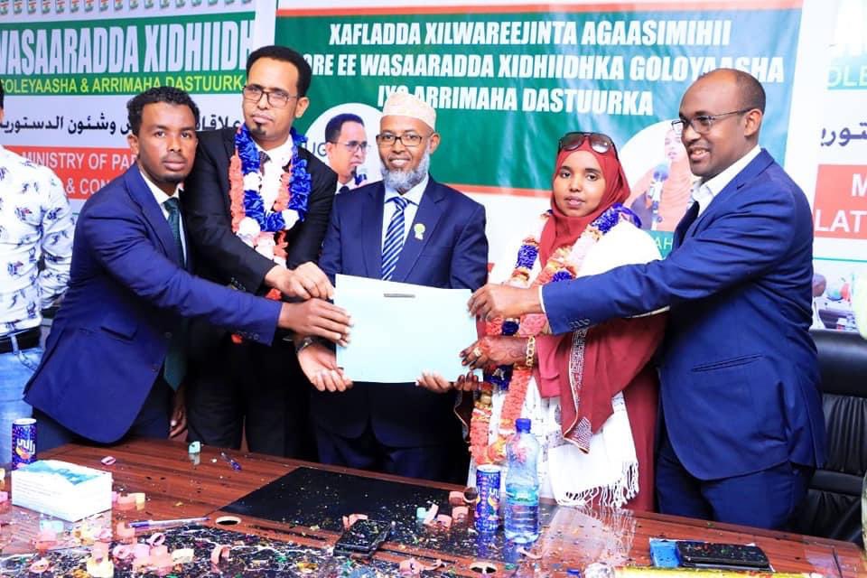 MoPCASL's tweet photo. Today @MoPCASL held the official handover ceremony for the outgoing Director-General, @DGJamalMuse and the incoming DG, Deqa Abdi Yusuf. Attending Ministers and dignitaries attested to the tireless work of @DGJamalMuse and welcomed the new Director-General. https://t.co/nFx8p1vWZD