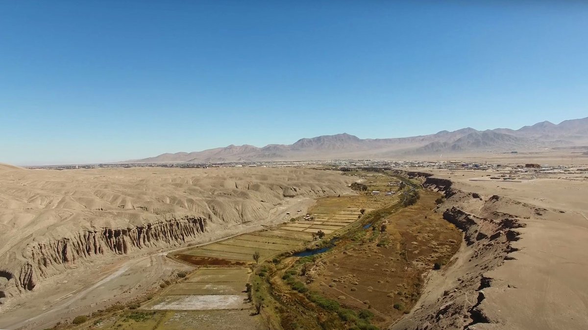 F_Atacama's tweet photo. LUGARES Y SERES SAGRADOS DE HACE 2.000 AÑOS: LAS PINTURAS DE #YALQUINCHA

En el valle de Yalquincha, marcando la entrada del #RíoLoa a #Calama, se encuentra una cueva con pinturas rupestres que fue un lugar sagrado para los atacameños desde hace varios milenios. 

#atacama #chile https://t.co/EefjpweXFd