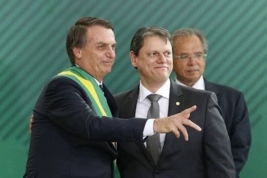 Amigos 
Se vcs acham que esse é o melhor presidente da história 
Retuitem com a tag
#BolsonaroOrgulhoDoBrasil
