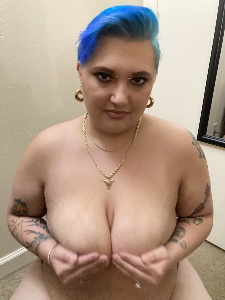 SkellaAnne's tweet photo. @xoleighbea $4 sale on my OF, don’t miss out🖤

https://t.co/fUqcjzCkG2 https://t.co/3ExSRd0Tbs