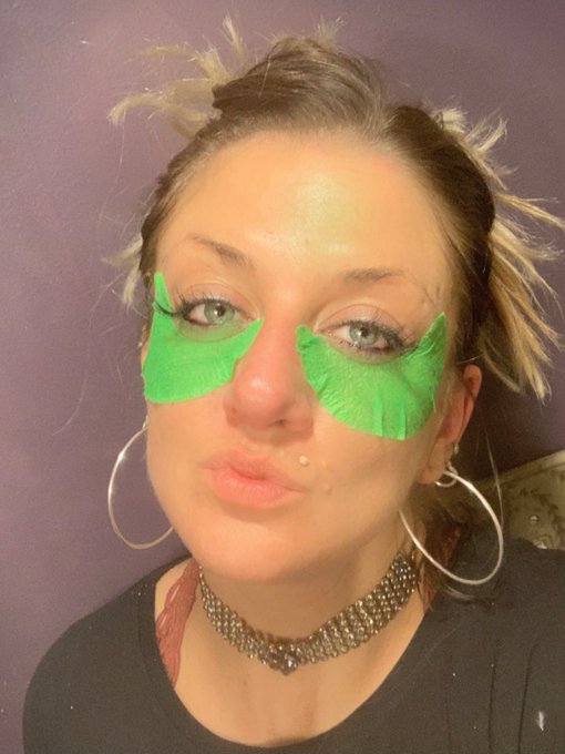 I think I&rsquo;m gonna start wearing this out! Really brings out the green in my eyes!! Lol #beautiful #green<a href="/tag/lol"class="tags"><span>#lol</span></a><a href="/tag/green"class="tags"><span>#green</span></a><a href="/tag/beautiful"class="tags"><span>#beautiful</span></a><a href="/tag/free"class="tags"><span>#free</span></a><a href="/tag/selfcare"class="tags"><span>#selfcare</span></a><a href="/tag/follobackforfolloback"class="tags"><span>#follobackforfolloback</span></a>