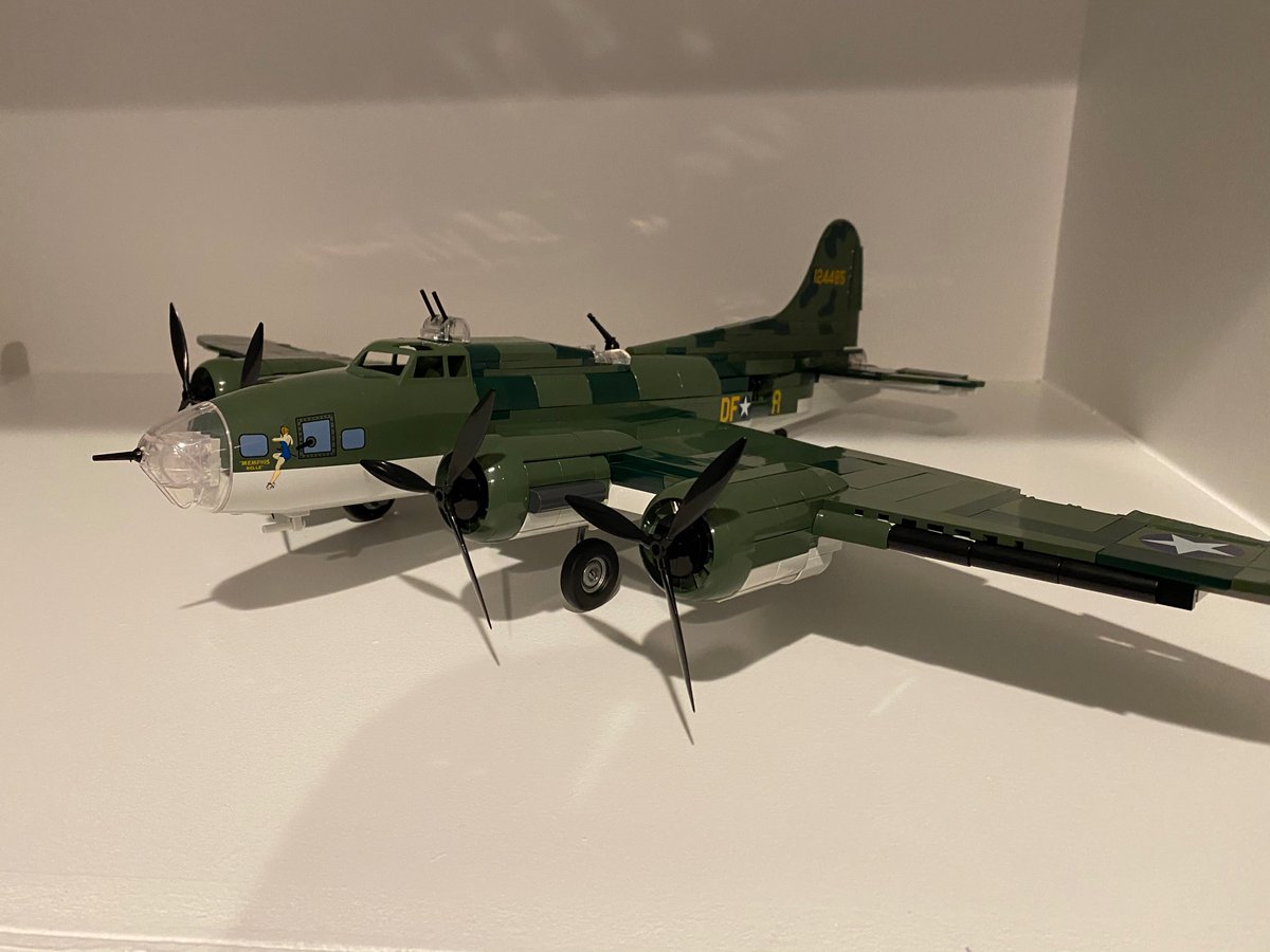 MattHelfrich1's tweet photo. B-17 in Legos https://t.co/jfZ09gS7ST