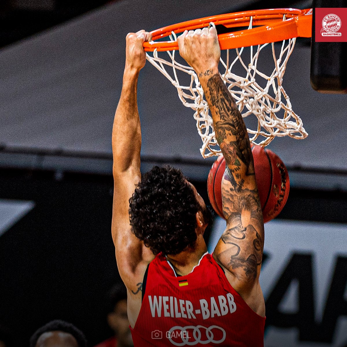 FCBBasketball's tweet photo. 38' | 76-67 | #FCBBHAM
Zweieinhalb Minuten vor der Schlusssirene die Führung nur noch einstellig. Auf geht´s, Männer! Es gilt jetzt die letzten Kräfte zu mobilisieren.
#FCBB #FCBBlive #BBL https://t.co/2rvzPX0qh3