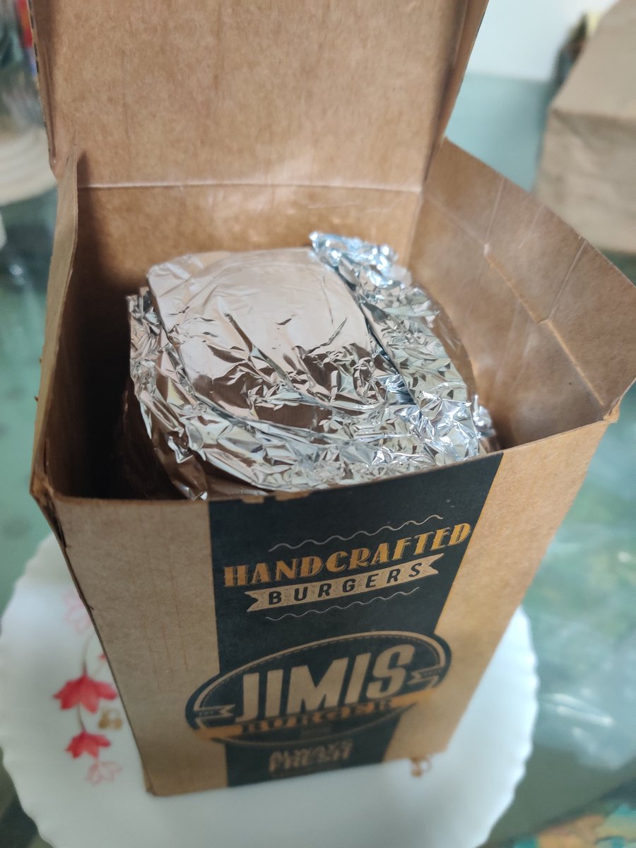 lyndon_dsouza's tweet photo. A relaxing Sabbath dinner courtesy the Jimi's tenderloin triple patty burger. #Jimis #Dinner #Sabbath https://t.co/BHy6uBJGk4