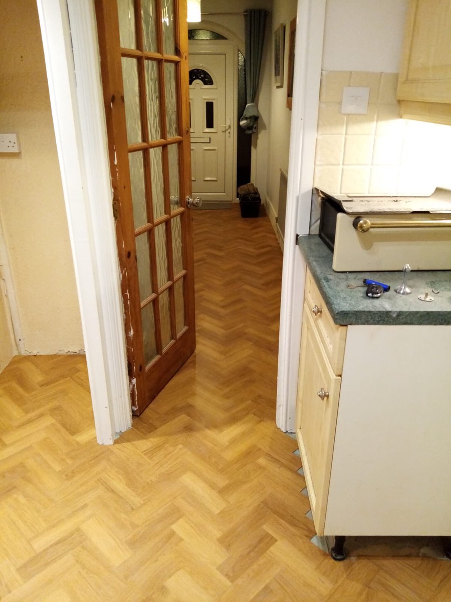 FlooringRed's tweet photo. Amtico flooring colour Honey oak. @AmticoFlooring https://t.co/g9MhFWTwax