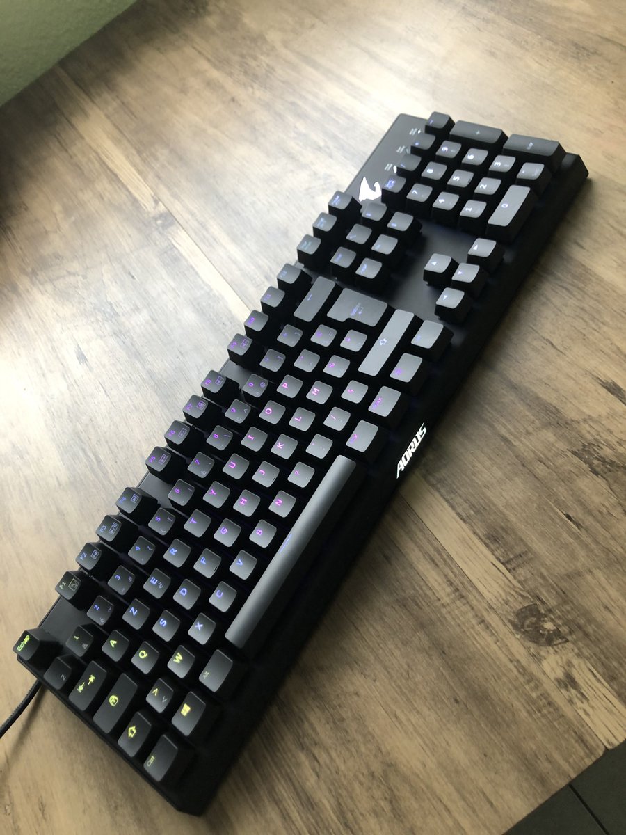 blakonne780's tweet photo. Un très beau cadeau pour le copain grâce à @NationsGlory, un grand merci à eux pour cette opportunité. 
Toujours un plaisir de jouer après tant d'années <3. https://t.co/MmZVW0jDSt