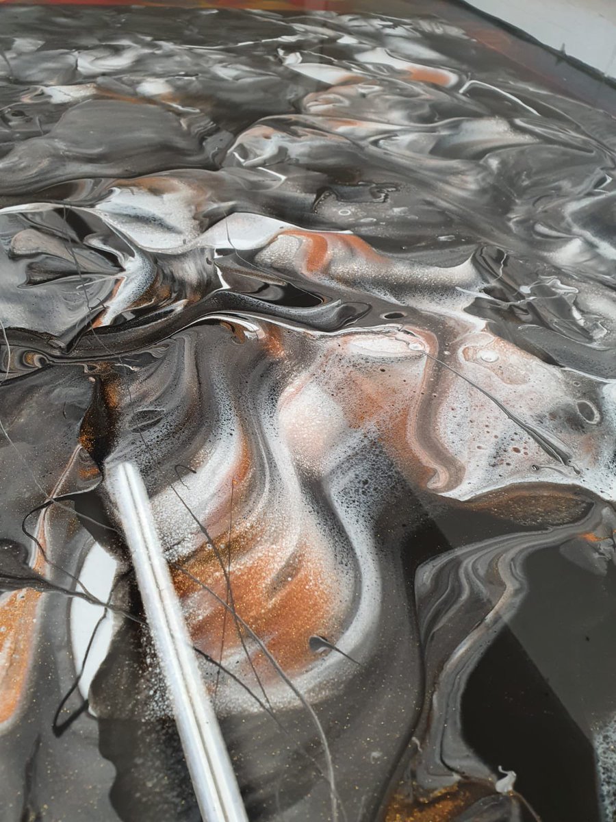 CreativexDesk's tweet photo. Weekend workshop experimenting with different colours and effects. Have an idea for a desk/ worktop/ table? Let us know. The possibilities are endless 🎨🙌🏻 #resin #desktop #art #artistsontwitter https://t.co/2nqnfv0Wxv