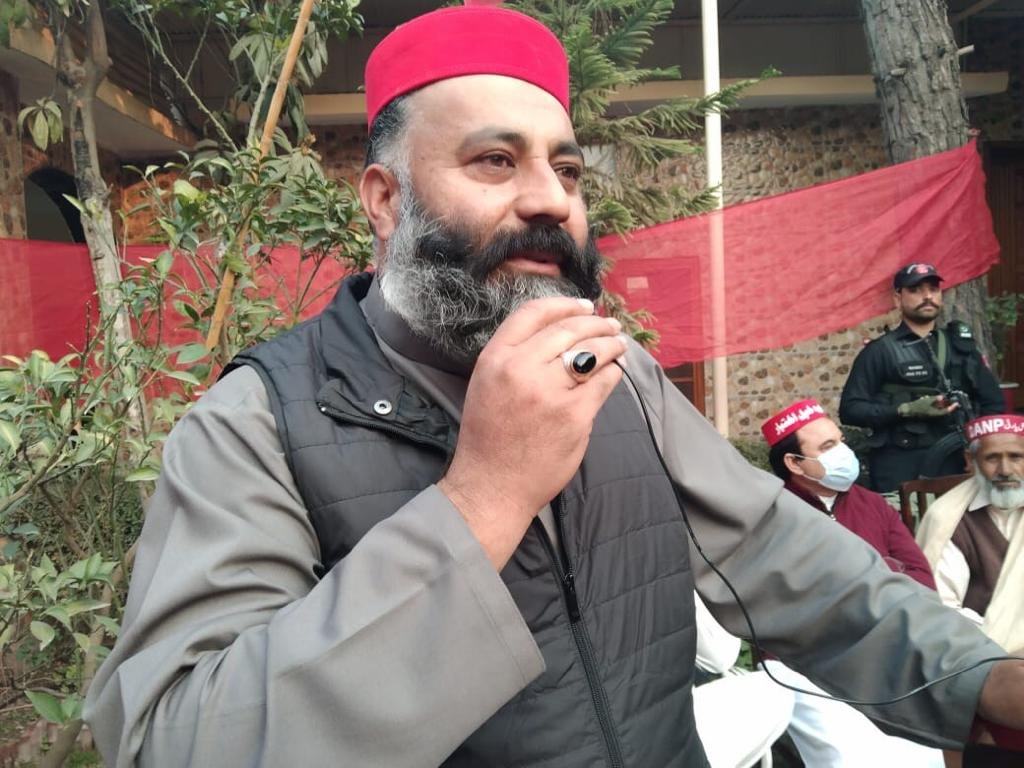 ANPMarkaz's tweet photo. باچا خان اور ولی خان کی برسیوں کی تیاریوں کے حوالے سے پی کے 72 کے عہدیداران کا اجلاس زیر صدارت ٹاون 3 صدر رفاقت شاہ باچا منعقد ہوا۔ اجلاس سے صوبائی سیکرٹری ثقافت خادم حسین، ضلعی صدر ملک فرہاد، ملگری وکیلان کے رضاء اللہ خان، سابق ایم پی اے عالمگیر خان اور دیگر  نے خطاب کیا۔
#ANP https://t.co/XPWFCaf2oC