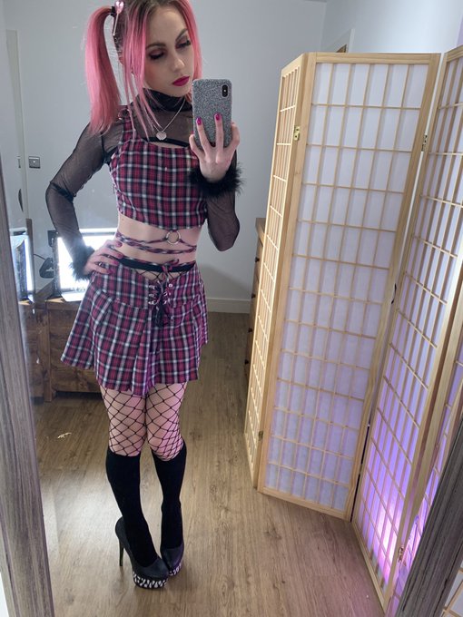 Back to shooting today and I just love this outfit! https://t.co/T6S5g3qkBI<a href="/tag/mvsales"class="tags"><span>#mvsales</span></a>