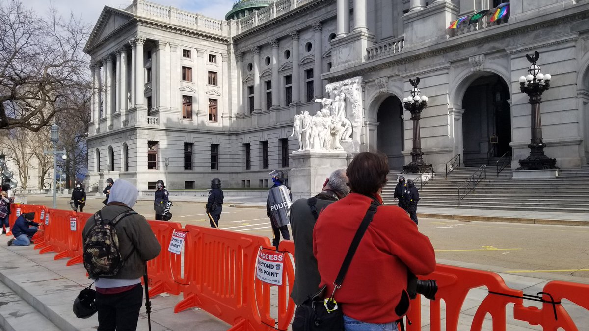 There are more photogs taking photos of security than visible security rn.