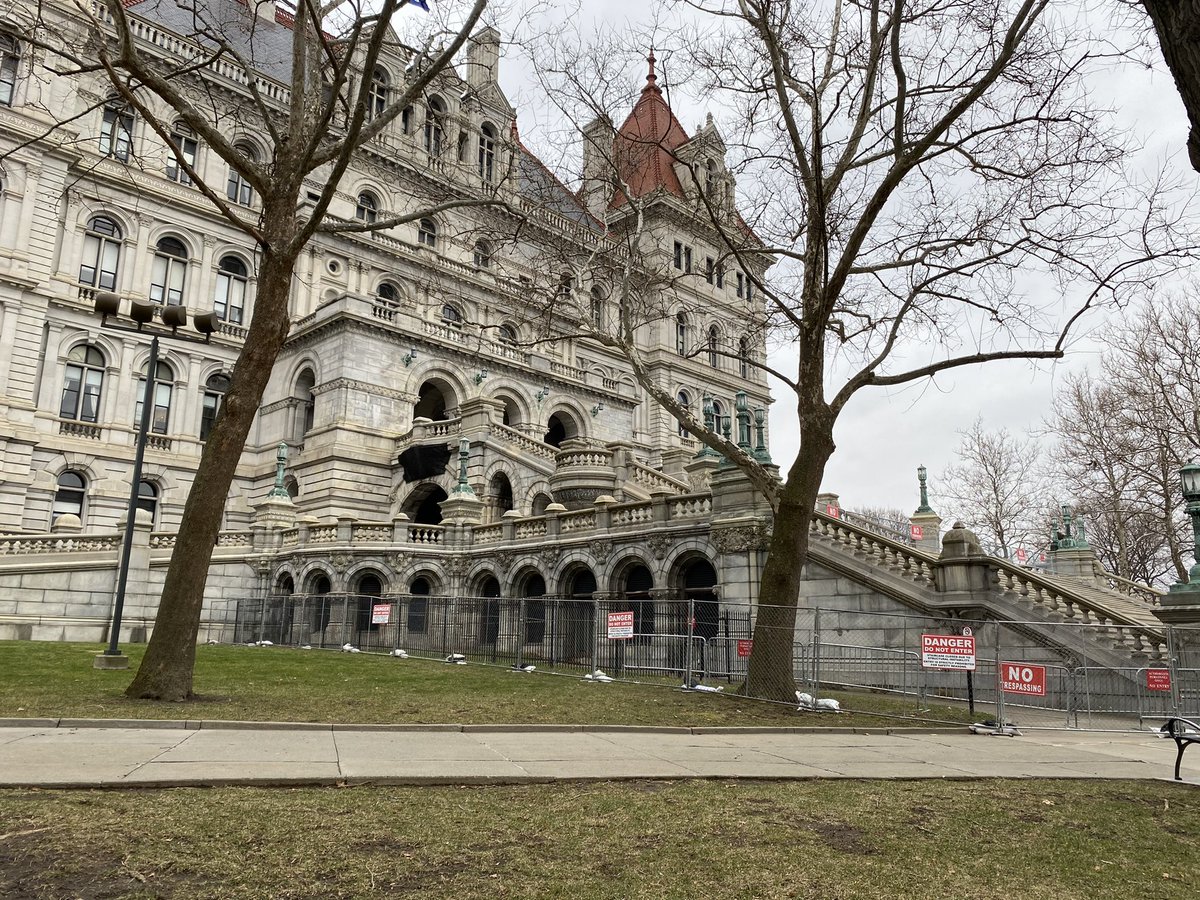 morganfmckay's tweet photo. Quite a few more barricades and fences around the NYS Capitol and surrounding buildings. Heavy police presence, including drones https://t.co/ZOWWLTuEyM