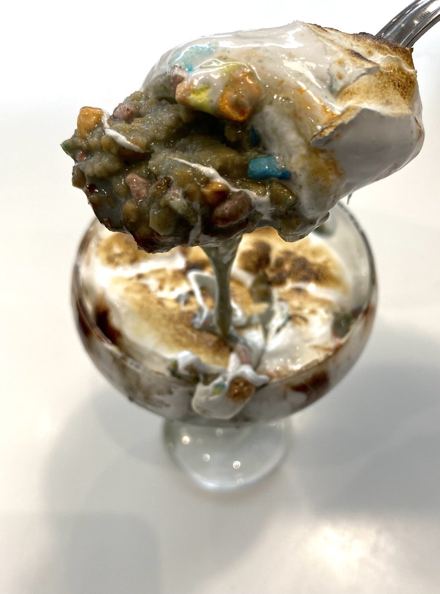 HAWKMAKESFOOD's tweet photo. Today’s creation!
Lucky Charms Marshmallow Ice Cream dessert!

Crushed up lucky charms cereal &amp; milk on a tray, in the freezer for 2 hours!

The scooped into ice cream, served with Hershey’s syrup!

Topped with marshmallow fluff and toasted with a cooks blowtorch!

#GFuelHawk https://t.co/M8MFLUi1qq
