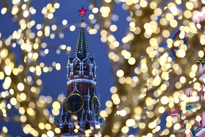 Russia's tweet photo. π·πΊ #RussiaThisWeek. Episode #8!
#ICYMI - Top #Russia-related highlights of 2021 π₯³
π #NewYear celebration
π Sergey #Korolevβs Birthday
π #Dakar2021
...& much more #StayInformed #StayTuned
https://t.co/xwk57KPdwk https://t.co/H8Njwa1JpC