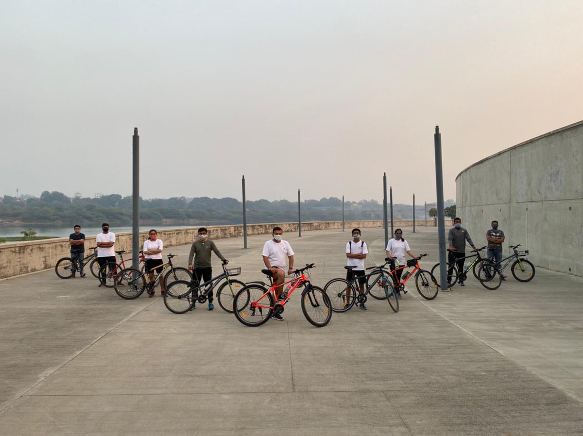 Dipenpanchal710's tweet photo. Weekend ride🚴 with @PedalPowerGroup
@mybyk_in
#fitness #cyclinglove #solution4pollution https://t.co/0go6Np83zE
