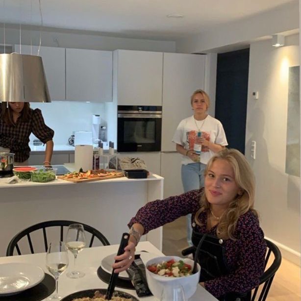 softparisian's tweet photo. i just want to invite my friends over for food and a catch up https://t.co/33HyLcfTA9