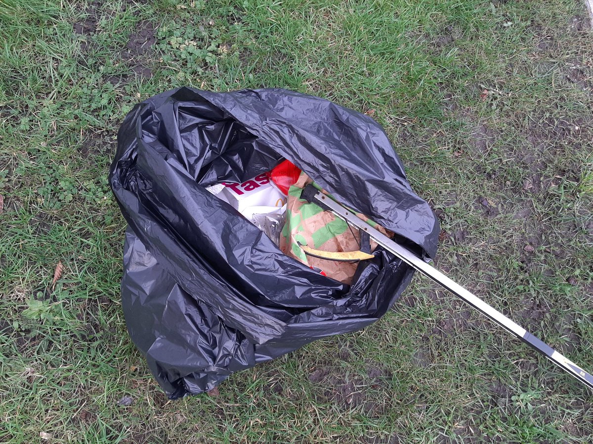 newforestranger's tweet photo. We're picking up lots of litter left behind by 'daily exercisers' in @EngNewForest car parks. All this was found in Longcross CP. But on the bright side it's great to see so many #litterheroes collecting rubbish in &amp; around the #NewForest #BeKindOutside https://t.co/YbV87U8RkM